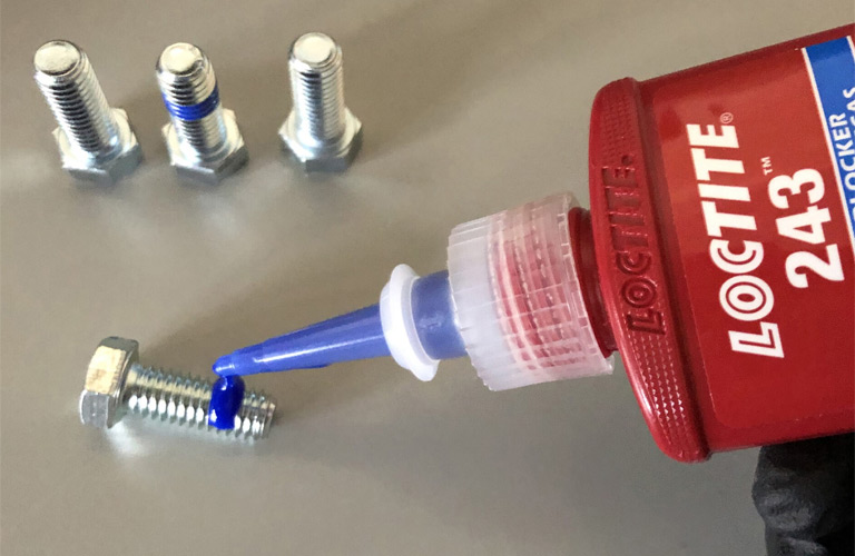 Keo khóa ren là hợp chất dạng lỏng hoặc gel được dùng để cố định các chi tiết ren như bu-lông, ốc vít