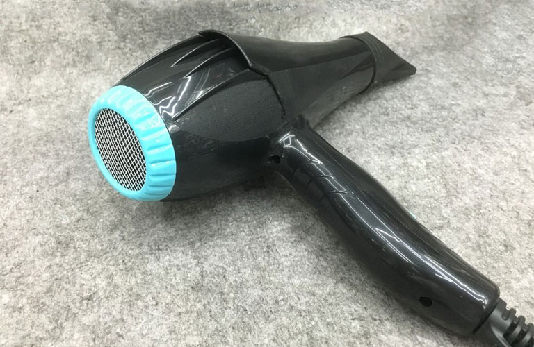 Nhiệt độ cao từ máy sấy sẽ làm silicon mất kết cấu đàn hồi và mềm ra