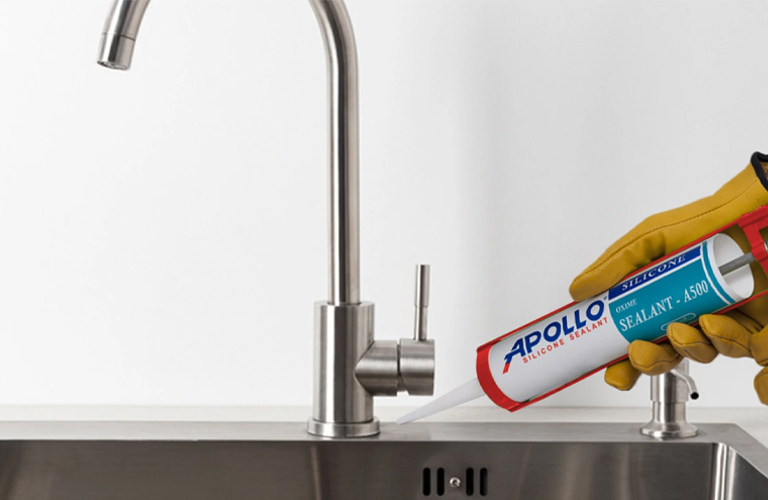 Keo silicon dán bồn rửa chén bảo vệ và cố định khu vực tiếp giáp giữa chậu rửa và mặt bếp