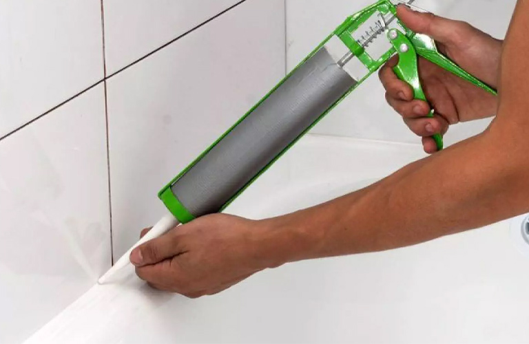 Không phải trường hợp nào cũng có thể dùng keo silicon để dán lên tường