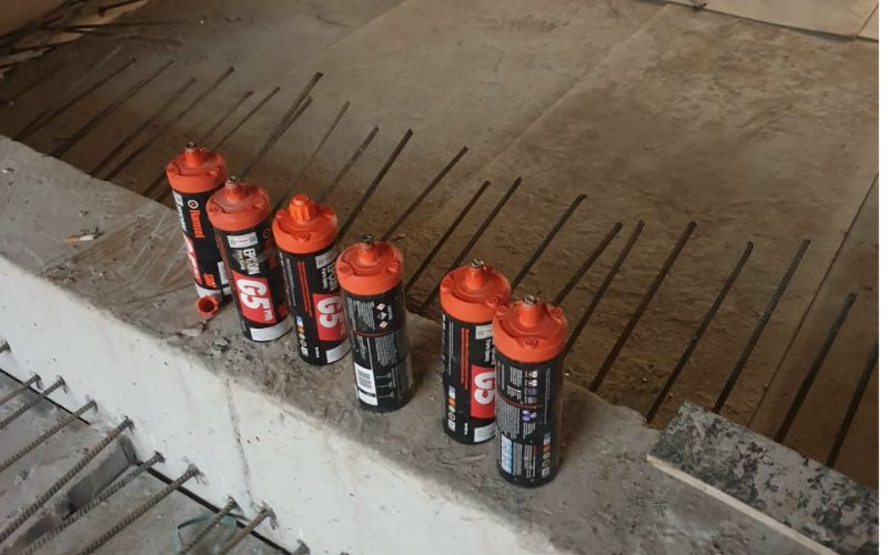 Với độ bám dính cao và khả năng tương thích với chất liệu xây dựng, rất nhiều công trình lựa chọn keo Ramset