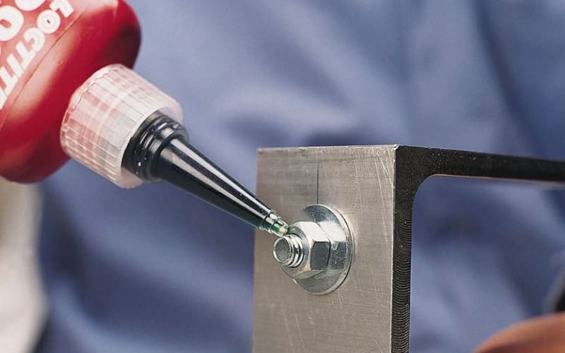 Keo khóa ren giúp tăng độ bền, chống lỏng hiệu quả hơn so với đai ốc cơ khí