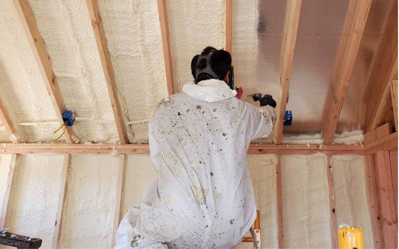 Thi công với thời tiết mát mẻ giúp keo khô nhanh hơn
